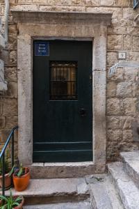 Eine Fassade oder ein Eingang zu Guest House Tomasi One