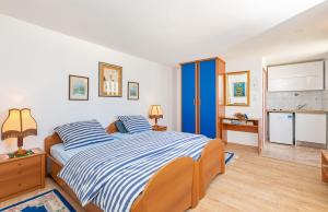 a bedroom with a large bed and a kitchen at Villa Jolanda Apartments in Dubrovnik