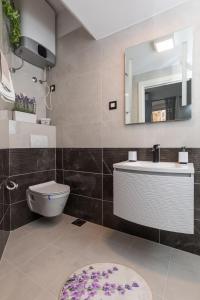 Ein Badezimmer in der Unterkunft Guest House Tomasi One