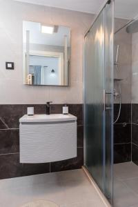 Ein Badezimmer in der Unterkunft Guest House Tomasi One