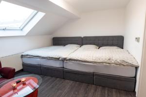 מיטה או מיטות בחדר ב-Skyview Studio STP