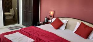 Letto o letti in una camera di Joey's Hostel Agra - 200m from Taj Mahal