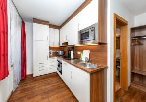 Kuchyň nebo kuchyňský kout v ubytování Appartement Pension Albert summercard and free parking included