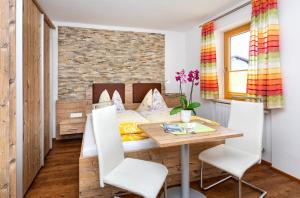Posezení v ubytování Appartement Pension Albert summercard and free parking included