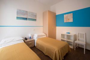 Postel nebo postele na pokoji v ubytování Blue Hotel