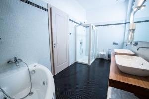 Koupelna v ubytování Blue Hotel