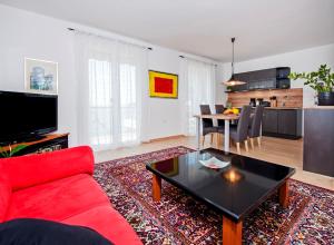 TV a/nebo společenská místnost v ubytování Apartments Figarola