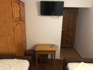 Televisyen dan/atau pusat hiburan di Pension AMIRA