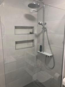 Et badeværelse på EllaVis Apartments