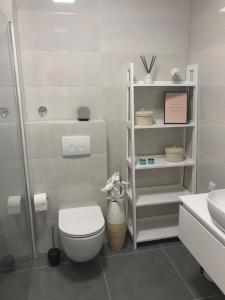 Et badeværelse på EllaVis Apartments + 79 billeder