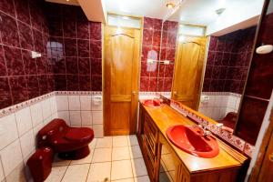 Koupelna v ubytování Hostal Comarca Imperial + 37 fotografií