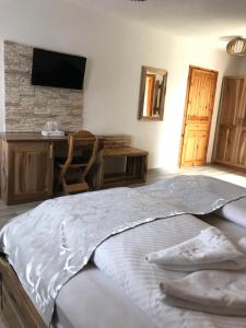 Posteľ alebo postele v izbe v ubytovaní Rustic Inn River 2