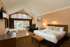 מיטה או מיטות בחדר ב-Irwin's Mountain Inn