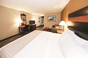 Gallery image of La Quinta Inn by Wyndham Sandusky near Cedar Point in Sandusky +38 photos