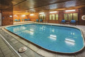 a large swimming pool in a hotel room at La Quinta Inn by Wyndham Indianapolis North at Pyramids in Indianapolis