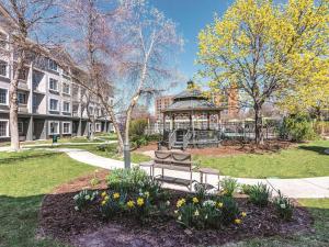 a park with a bench and a gazebo at La Quinta by Wyndham Denver Tech Center in Greenwood Village