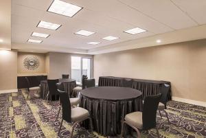 Konferenční prostory v ubytování La Quinta by Wyndham Fort Worth North + 39 fotografií