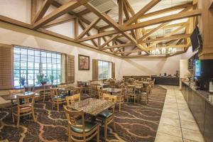 Reštaurácia alebo iné gastronomické zariadenie v ubytovaní La Quinta by Wyndham Silverthorne - Summit Co