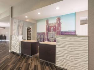 a restaurant with a mural of a building at La Quinta by Wyndham Oklahoma City Norman in Norman