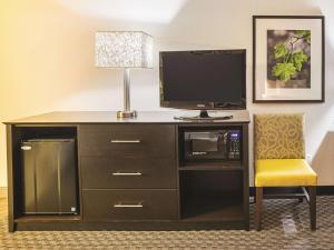 A television and/or entertainment centre at La Quinta by Wyndham Phoenix Scottsdale