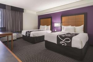 Кровать или кровати в номере La Quinta by Wyndham Phoenix Mesa West