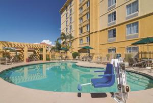 Бассейн в La Quinta by Wyndham Phoenix Mesa West или поблизости