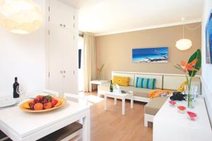 Nápoje v ubytování Apartamentos Bellamar