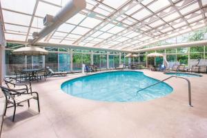Bazén v ubytování La Quinta by Wyndham Cincinnati NE - Mason nebo v jeho okolí