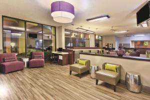 a waiting area with chairs and a bar in a hospital at La Quinta by Wyndham Charleston Riverview in Charleston