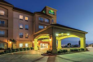 a hotel building with an archway in front of it at La Quinta by Wyndham Fort Worth - Lake Worth in Fort Worth