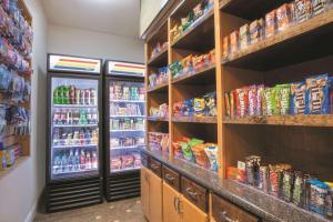 a store filled with lots of food and drinks at La Quinta by Wyndham Fort Walton Beach in Fort Walton Beach