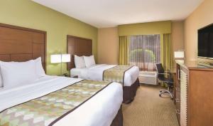 Ένα ή περισσότερα κρεβάτια σε δωμάτιο στο La Quinta Inn by Wyndham Austin North