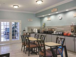 Restoran atau tempat makan lain di La Quinta by Wyndham Slidell - North Shore Area