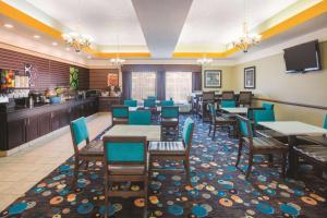 Restaurant o iba pang lugar na makakainan sa La Quinta by Wyndham Kingsland/Kings Bay Naval B