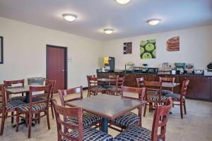 A restaurant or other place to eat at La Quinta by Wyndham Morgan City