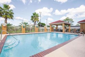 a swimming pool at a resort with a gazebo at La Quinta by Wyndham Bay City in Bay City