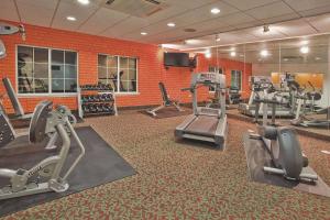 La Quinta by Wyndham Hinesville - Fort Stewart tesisinde fitness merkezi ve/veya fitness olanakları