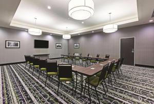Konferenční prostory v ubytování La Quinta by Wyndham College Station South + 41 fotografií