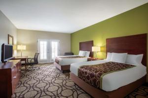 Postel nebo postele na pokoji v ubytování La Quinta by Wyndham Conference Center Prescott