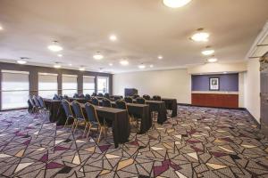 a conference room with chairs and a podium in the middle at La Quinta by Wyndham Dublin - Pleasanton in Dublin +27 photos