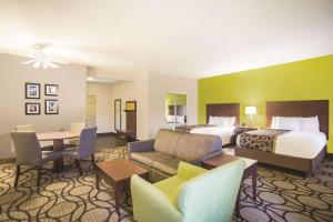 Postel nebo postele na pokoji v ubytování La Quinta by Wyndham Conference Center Prescott