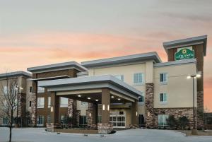 a rendering of the front of a hotel at La Quinta by Wyndham Fort Worth West - I-30 in Fort Worth