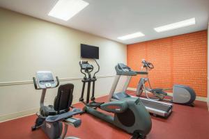 Fitness centrum a/nebo fitness zařízení v ubytování La Quinta by Wyndham Conference Center Prescott