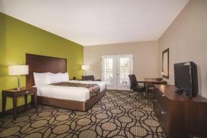 Postel nebo postele na pokoji v ubytování La Quinta by Wyndham Conference Center Prescott