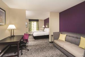 Gallery image of La Quinta Inn & Suites by Wyndham Louisville East in Louisville