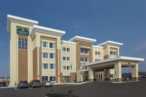 a rendering of a hotel with cars parked in a parking lot at La Quinta by Wyndham Springfield IL in Springfield