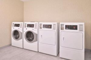 ページにあるラ キンタ イン＆スイーツ ページ アット レイク パウエルのギャラリーの写真 +54枚の写真