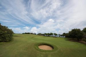 Kemudahan golf di hotel atau berdekatan