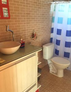 a bathroom with a sink and a toilet at Chalé com Vista Privilegiada in Pilões
