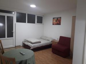 Una cama o camas en una habitación de Apartmani Milivojevic